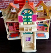 Domek dla lalek z mebelkami