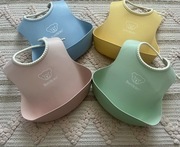 Komplet silikonowych śliniaków BabyBjorn 