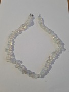 Ciekawy elegancki naszyjnik z dużych białych przezroczystych kamieni 