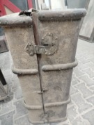 Dwa stare kufry. Do renowacji