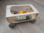 Drewniany wózek z klockami