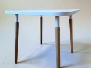 Stół do salonu 70 x 70 w stylu skandynawskim
