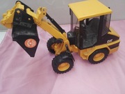 zabawka ładowarka kołowa BRUDER CAT 1418/01 2005 uszkodzona