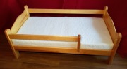 Dziecięce łóżko sosnowe + materac