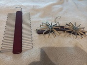 Stary niemiecki wieszak na krawaty oraz multiwieszak