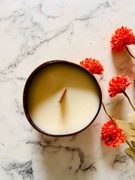 Świeca sojowa w kokosie