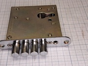 Zamek wpuszczany dodatkowy górny do drzwi chińskich 4-ryglowy na wkładkę 