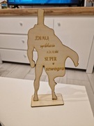 Statuetka superbohatera 