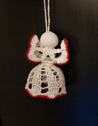 005 czerwony szydełkowy aniołek na choinkę 8-9 cm