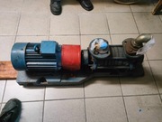 Silnik trójfazowy+pompa do wody.