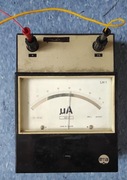 Mikroamperomierz laboratoryjny, analogowy ETA Z 1970r. kl. 0.5, LM-1
