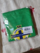 Zestaw 20 mini flag – dekoracyjne / kolekcjonerskie – gotowe na kijach