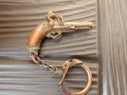 Brelok pistolet skałkowy breloczek skałka czarnoprochowiec metal PRL BDB