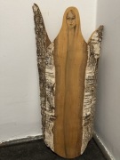 Rzeźba drewniana – anioł z kory