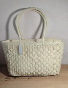 Duża pleciona torba szopingowa wakacyjna w stylu boohoo 