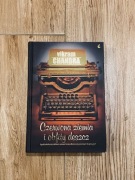 Czerwona ziemia i obfity deszcz - Vikram Chandra