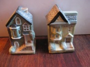 Dwa ceramiczne domki do kolekcji