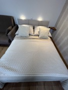 Narzuta kremowa na duże łóżko aksamitna używana