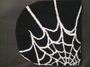 Czapka w stylu y2k z pajęczyną