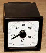 Miernik analogowy, woltomierz tablicowy E40, 250 VAC, LUMEL RETRO PRL