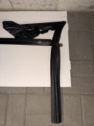 Listwa szyby i zgarniająca zewnętrzna drzwi lewych bmw g42
