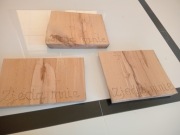 4 deski do serwowania z litego drewna bukowego z napisem zjedz mnie