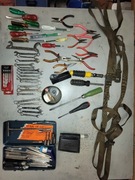 Zestaw narzędzi z śrubokrętami  z wymiennymi końcówkami po dziadku.