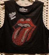 72. The Rollling Stones - kultowa koszulka --"USTA MIKE'A JAGGERA".