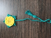 Żółta róża na szydełku zakładka do książki 