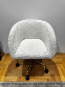 Fotel obrotowy boucle / Teddy z Westwing