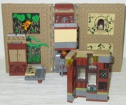 LEGO 76384 / HARRY POTTER / ZAJĘCIA Z ZIELARSTWA / NIEKOMPLETNY !