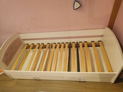 Łóżko dziewczęce 