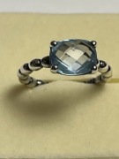 Pandora srebrny pierścionek. Rozmiar 54 z topazem niebieskim