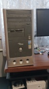 Stary komputer retro Pentium 4 wypasiony