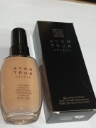 Podkład matujący AVON True Colour Calming Effects – Odcień IVORY (30 ml)