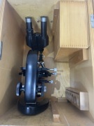 Stary mikroskop okularowy lata 70 rosyjski mikroskop Lomo