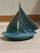 Łódź niebieska z ceramiki