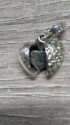 Pandora Charm Moments koralik zawieszka serce otwierane cyrkonie złote