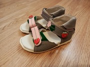 Sandały dziewczęce skórzane Mazurek. Rozmiar 21.