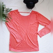 Sportowa bluzka z rozcięciem z tyłu Active Fit 38