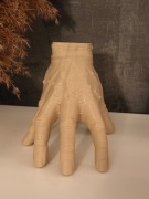 Dekoracyjna dłoń 3D – inspirowana motywem “Thing” z serialu Wednesday 