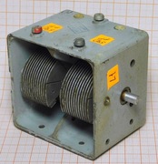 Kondensator powietrzny zmienny 590pF + 590pF [R2]L1