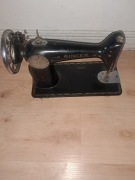 Stara maszyna do szycia Singer.Wystrój.