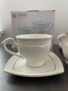 Zestaw porcelanowych filiżanek z podstawkiem + kubeczek do mleka, stan bdb