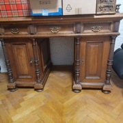 Piekne biurko w stylu altdeutsch. Mozna rozlozyc 