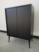 Komoda czarna ryflowane strukturalne fronty japandi loft