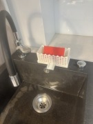 Nowoczesna mydelniczka z odpływem 3D – koniec z rozmoczoną mydłem!