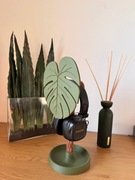 Stojak na słuchawki w kształcie monstery