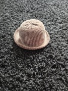 Kapelusz damski w teksturze sztruksu