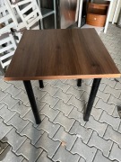 Stół z odkręcanymi nogami